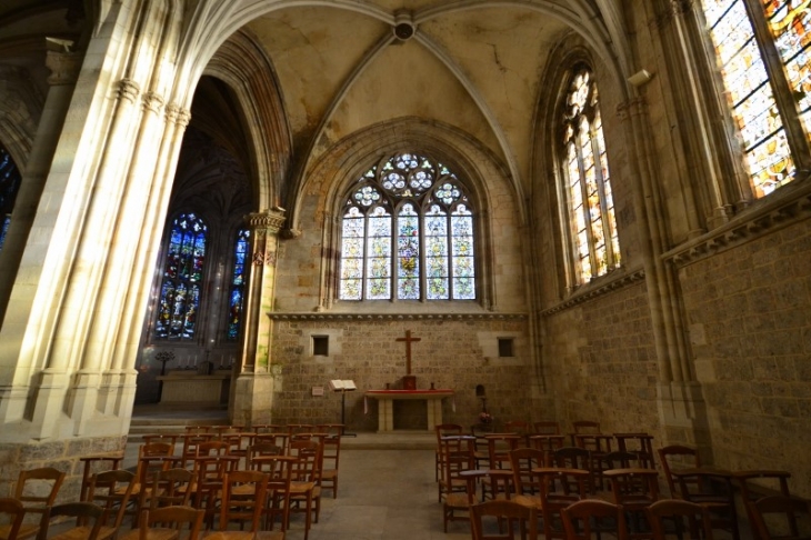 La collégiale Notre Dame. - Auffay