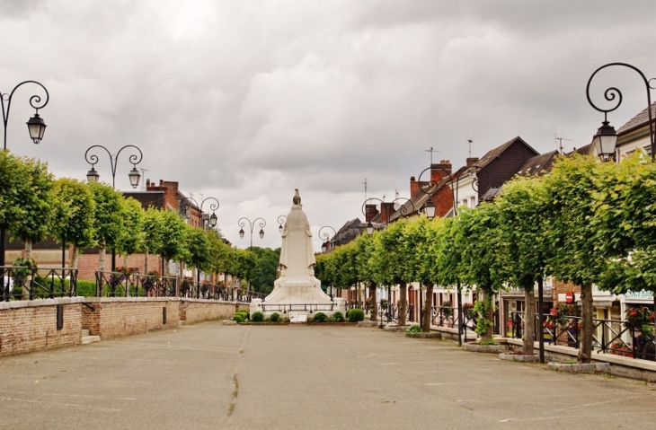 Monument-aux-Morts - Aumale