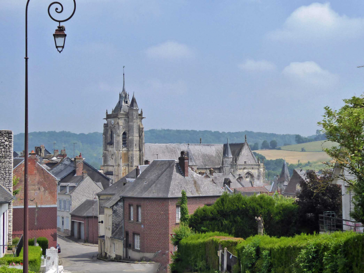 Le centre ville au pied du château - Aumale