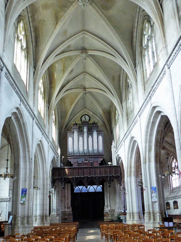 L'intérieur de l'église - Aumale