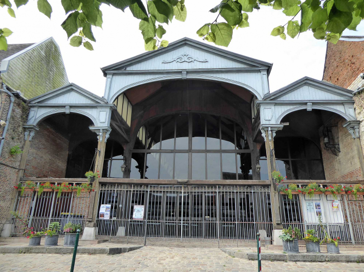 La place des Marchés : la halle au beurre - Aumale