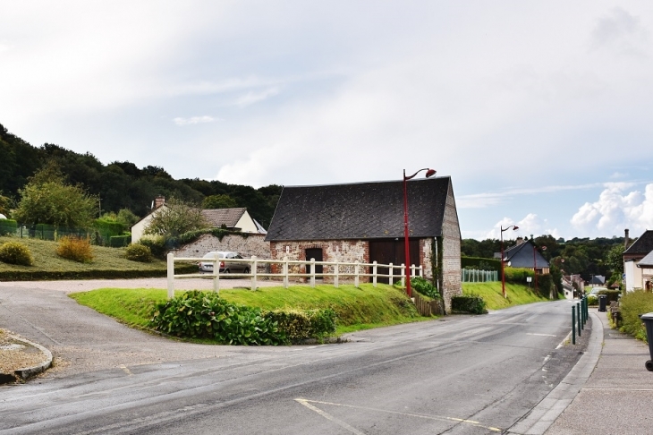 Le Village - Bec-de-Mortagne