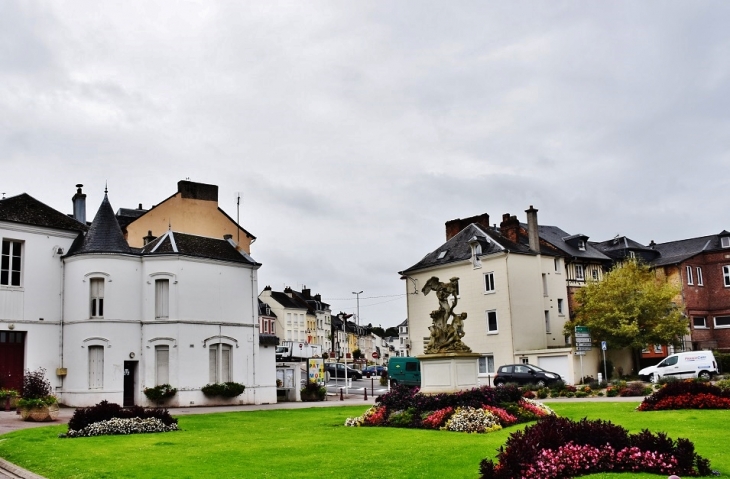 La Commune ( Parc de l'Hotel-de-Ville ) - Bolbec