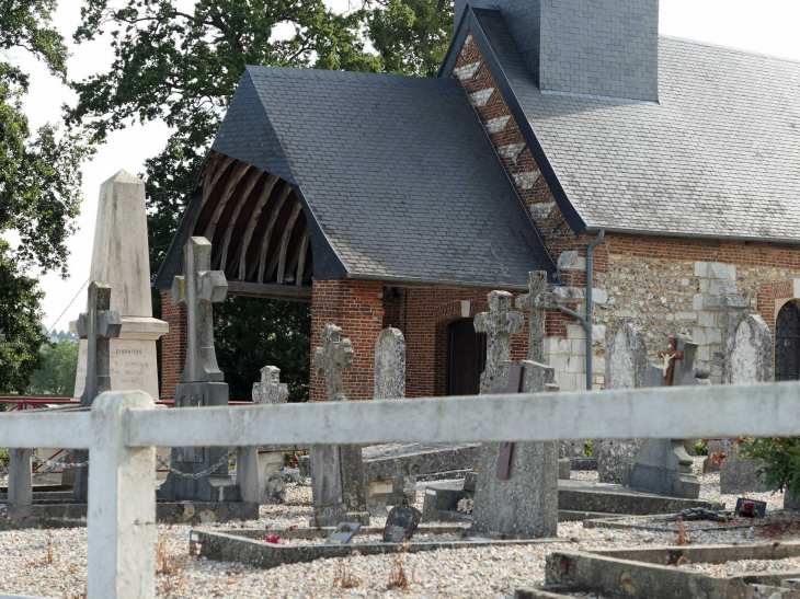 L'entrée de l'église - Carville-la-Folletière