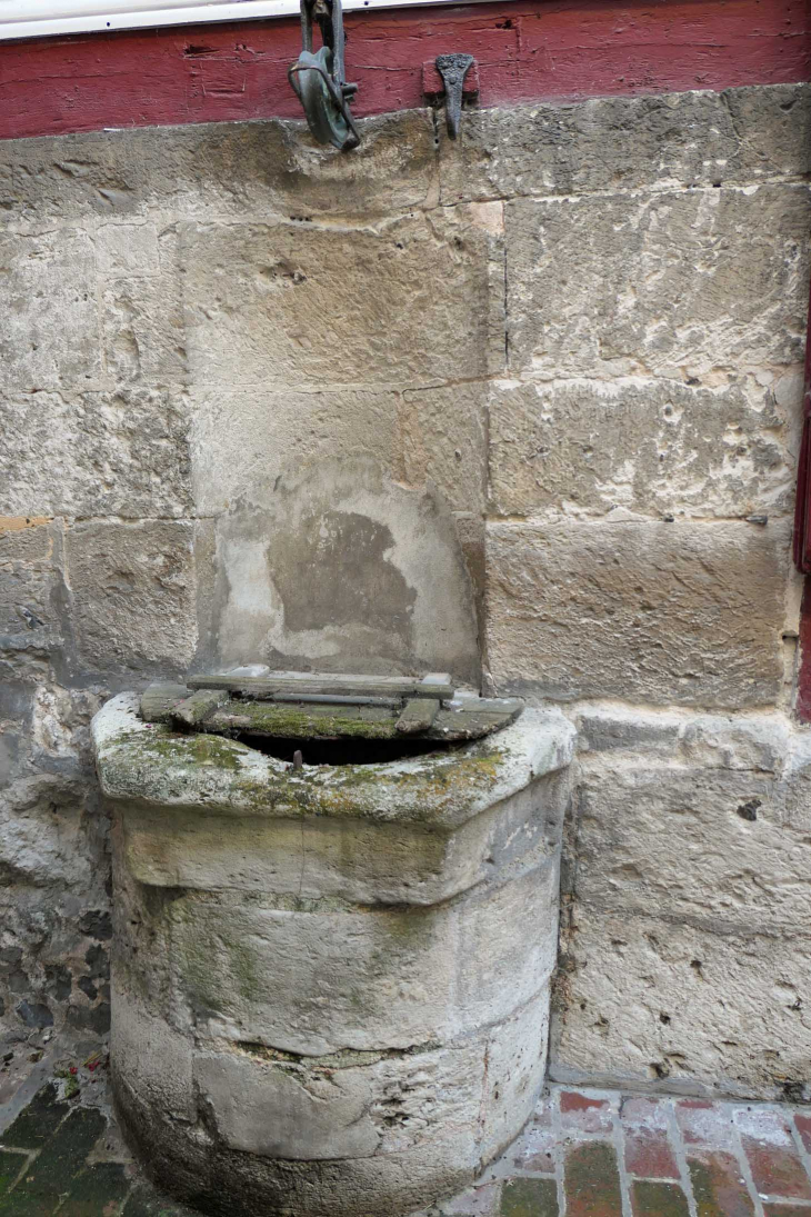 Grande Rue : maison médiévale la fontaine - Caudebec-en-Caux