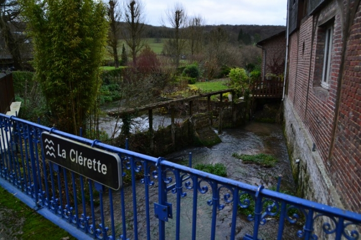 La Clérette au hameau du Tôt. Il s'agit d'une rivière de Seine-Maritime d'une longueur de 10 km qui traverse le territoire de Clères, Anceaumeville et Montville.