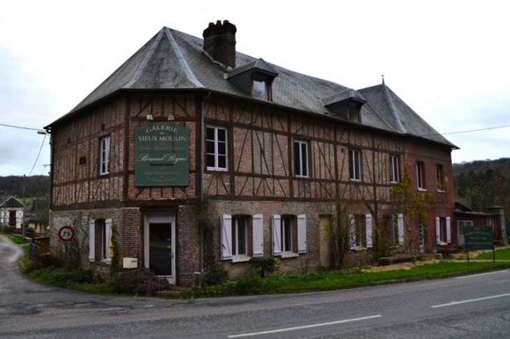 Hameau du Tôt. La galerie du Vieux Moulin. - Clères