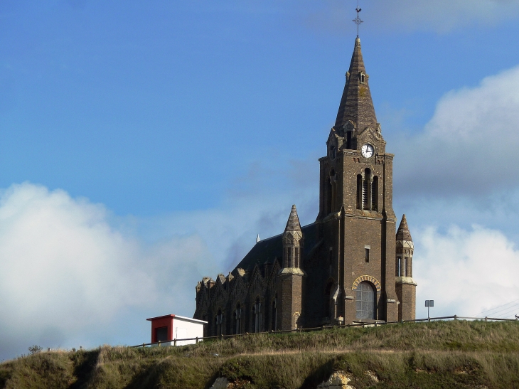 La chapelle Notre Dame de Bon Secours vue du port - Dieppe