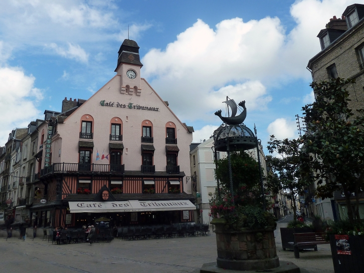 Place du Puits Salé café des Tribunaux - Dieppe