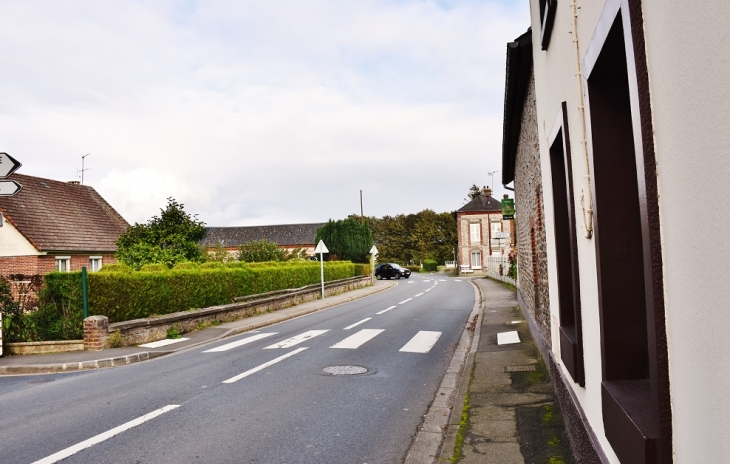 Le Village - Écrainville