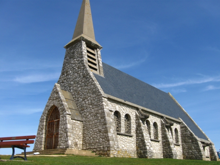 La chapelle en haut de la falaise - Étretat