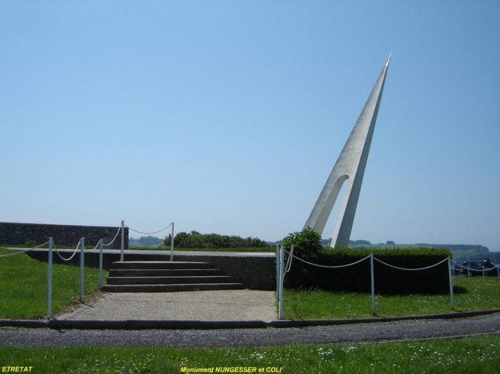 Monument à la mémoire des aviateurs NUNGESSER et COLI - Étretat