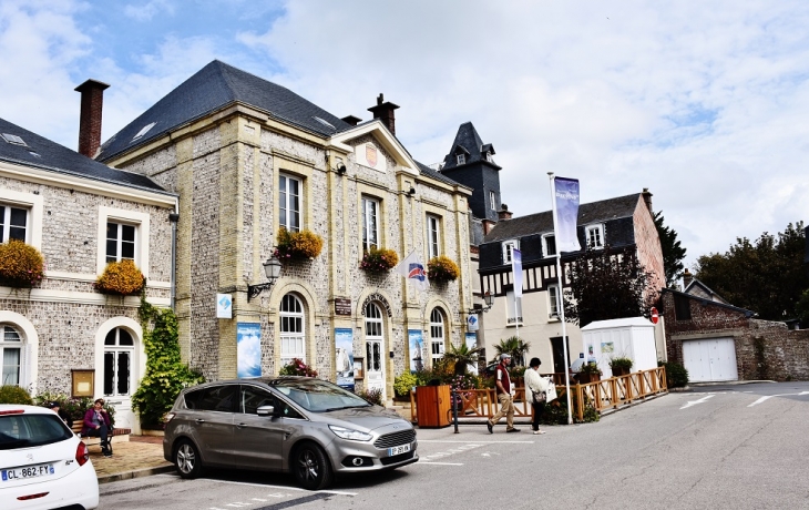 La Ville ( Office de Tourisme - Étretat