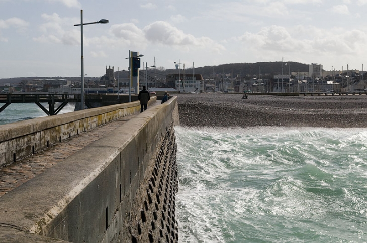 La ville vue de la jetée ouest - Fécamp