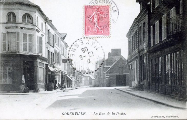 La rue de la Poste, vers 1905 (carte postale ancienne). - Goderville