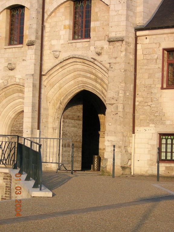 Ruines Jumièges - porche entrée