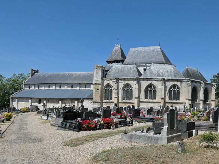 L'église vue du cimetière - Jumièges