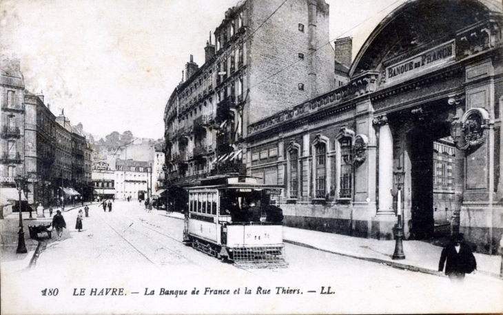 La Banque de France et la rue Thiers, vers 1916 (carte postale ancienne). - Le Havre