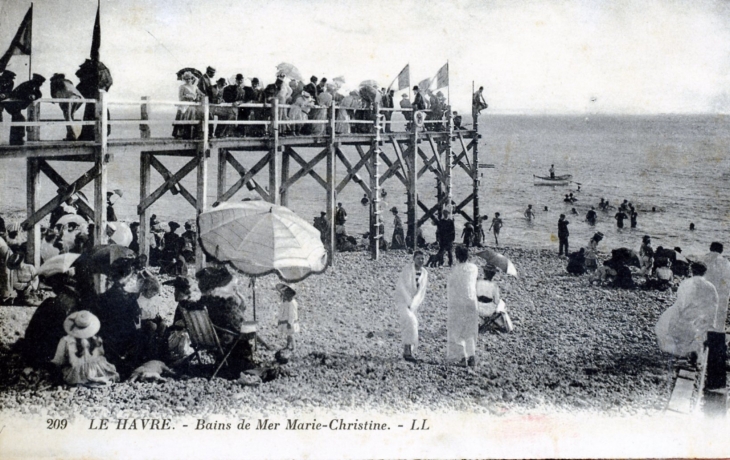 Bains de Mer Marie-Christine, vers 1930 (carte postale ancienne). - Le Havre