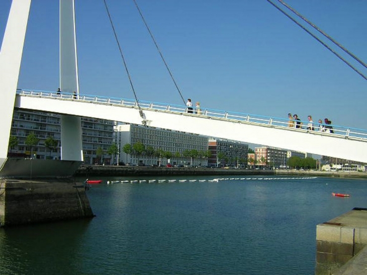 Passerelle sur bassin - Le Havre