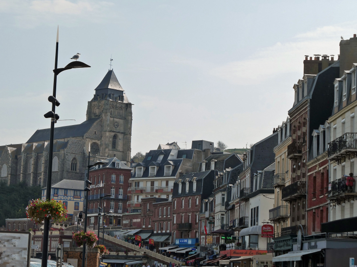 Le quai vers l'église - Le Tréport