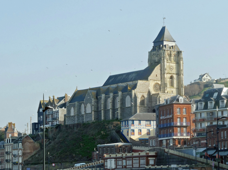 Vue sur le centre ville et l'église Saint Jacques - Le Tréport