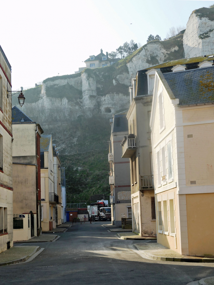 La falaise au bout de la rue Brasseur - Le Tréport