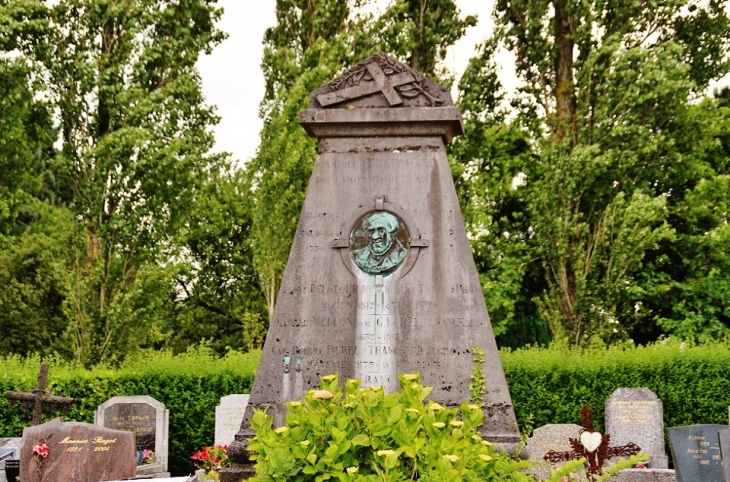 Monument du Cimetière  - Les Grandes-Ventes