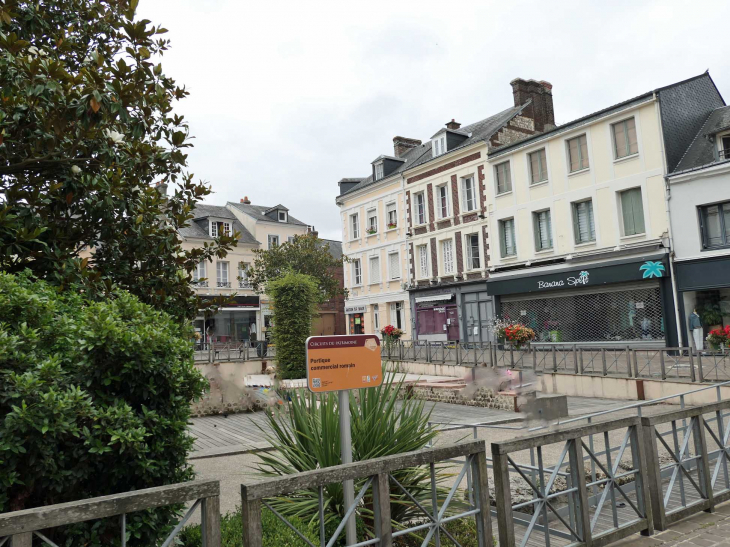 La place de l'ancien portique romain - Lillebonne