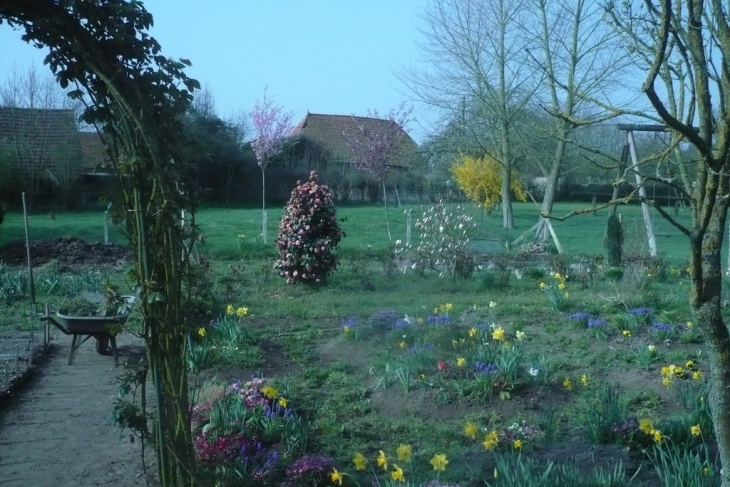 Jardin de lintot et maison en font - Lintot-les-Bois