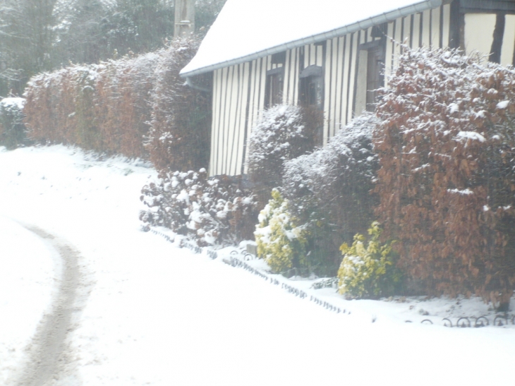 Neige dans le villlage - Lintot-les-Bois