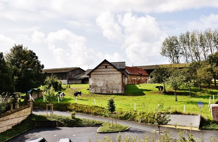 Le Village - Manéglise