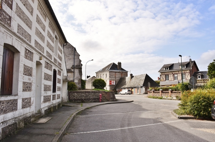 Le Village - Manneville-la-Goupil