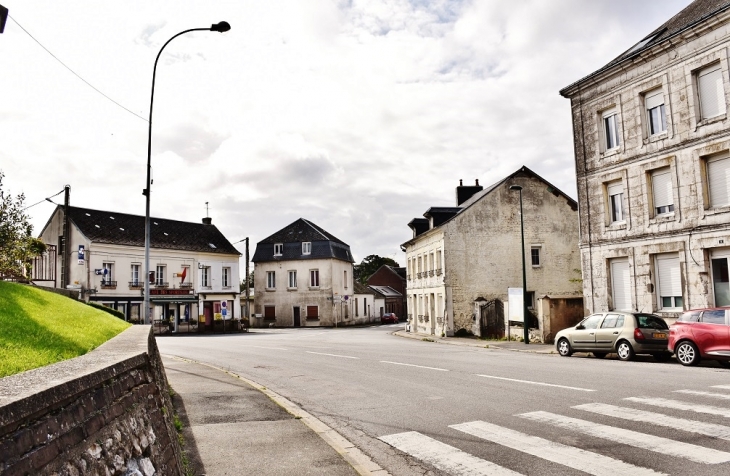 Le Village - Manneville-la-Goupil