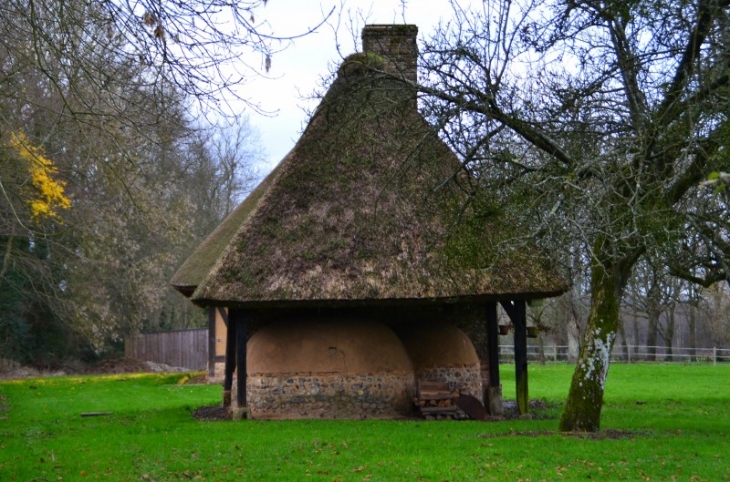 Ancien four à pain au gîte de la Clérette. Très particulier et très rare parce qu'il est double. - Mont-Cauvaire