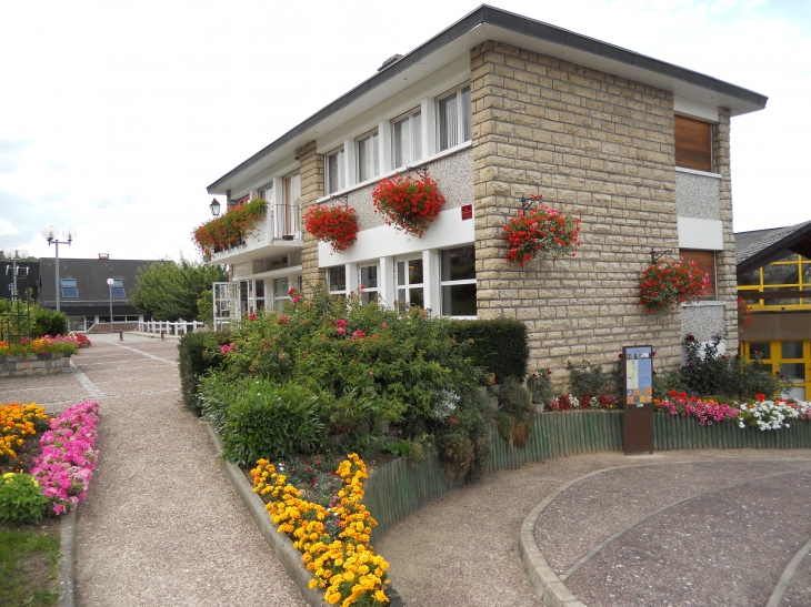 Mairie de Moulineaux.