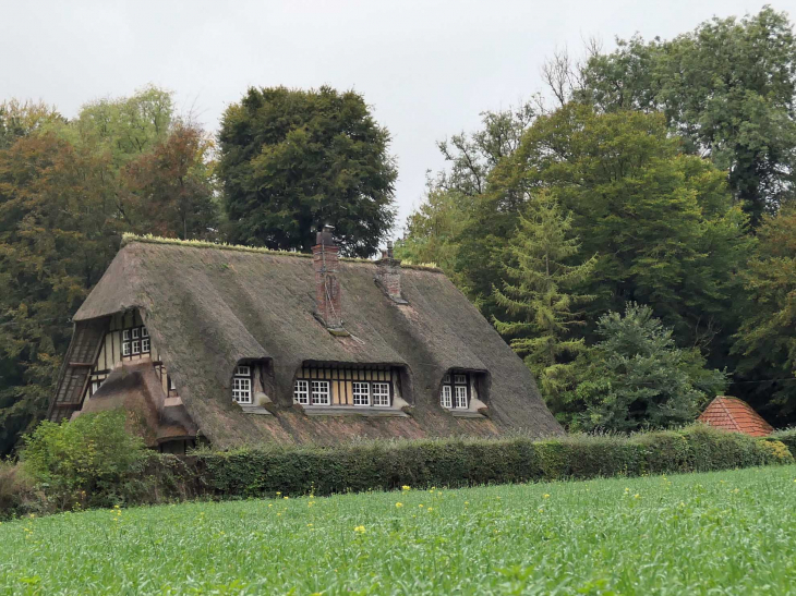 Maison à toit de chaume - Pierrefiques