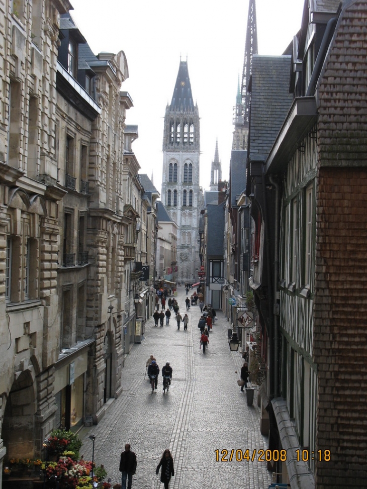 Rouen, rue de la Grosse-Horloge et Cathédrale, vues de la Grosse-Horloge