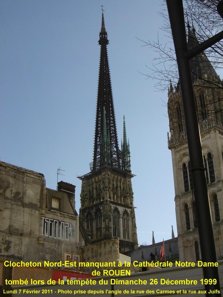 Clocheton Nord-Est manquant à la cathédrale Notre Dame tombé lors de la tempête du Dimanche 26 Décembre 1999 - Rouen