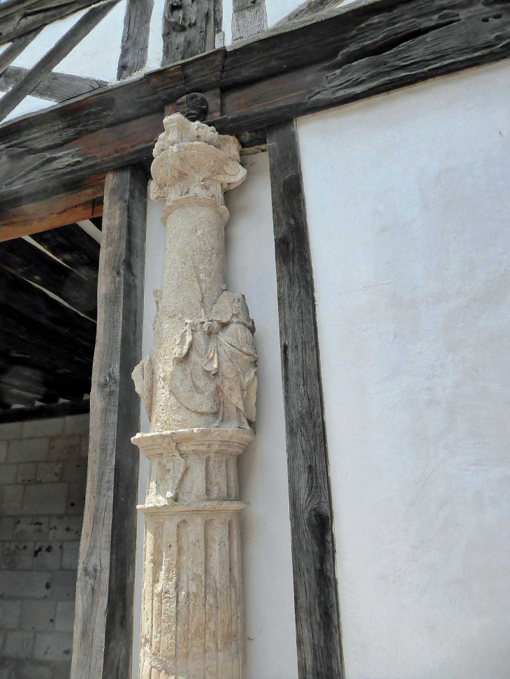 L'aître Saint Maclou : cimetière des pestiférés rénové - Rouen