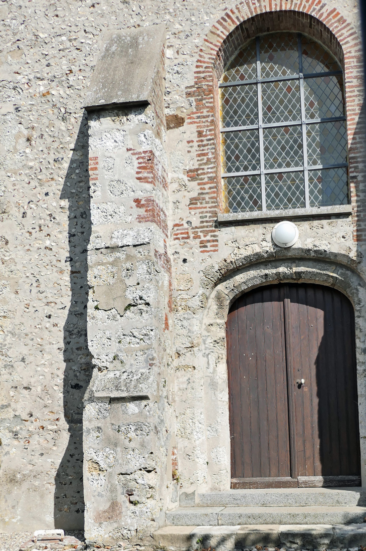 L'entrée de l'église - Saint-Riquier-en-Rivière