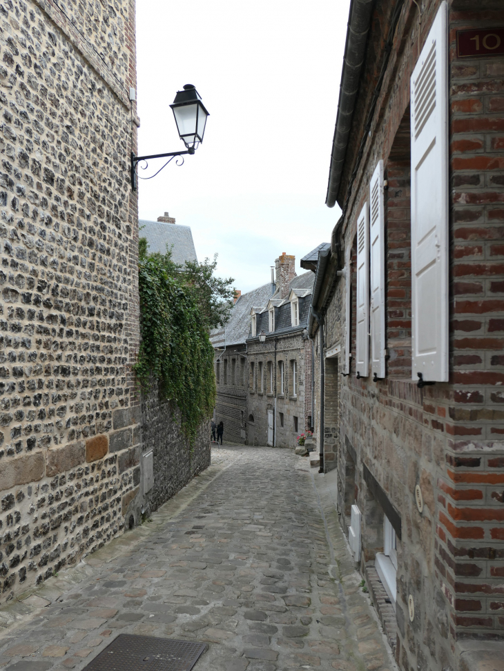 Quartier des Pêcheurs  : ruelle - Saint-Valery-en-Caux