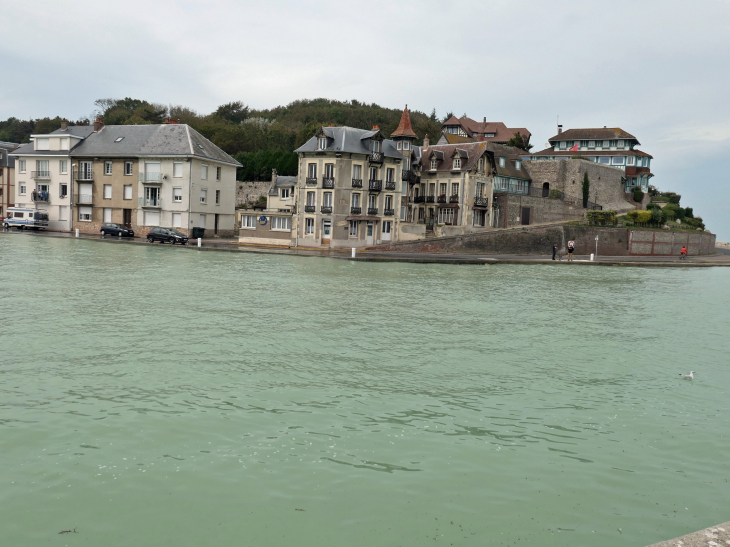 Le quai d'Aval à marée haute - Saint-Valery-en-Caux