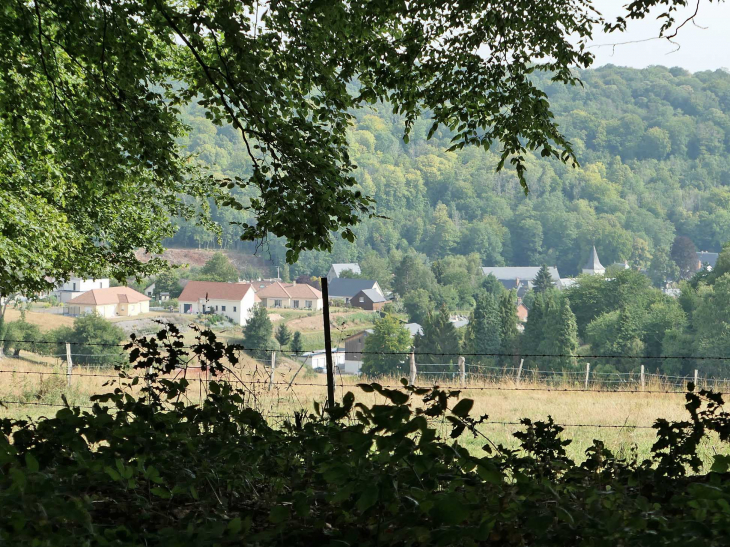 Le village vu de la forêt - Saint-Wandrille-Rançon