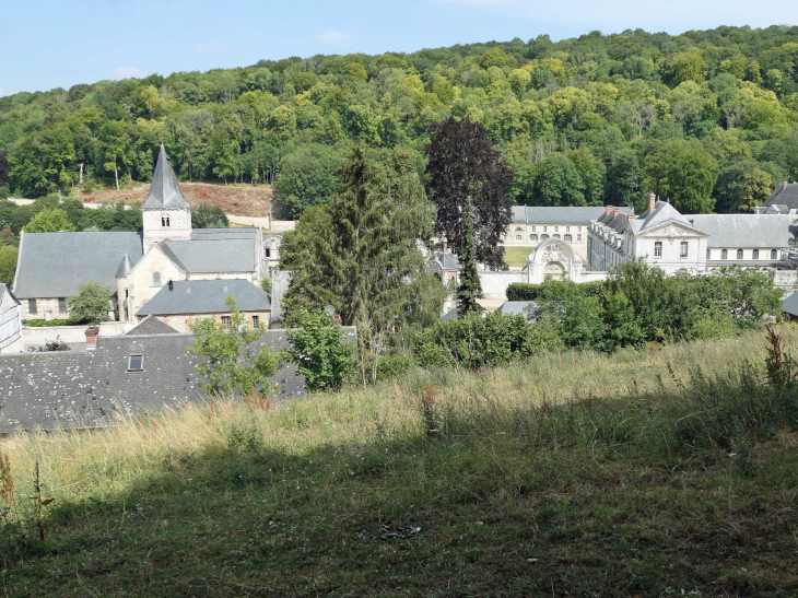 Vue sur l'église et l'abbaye - Saint-Wandrille-Rançon