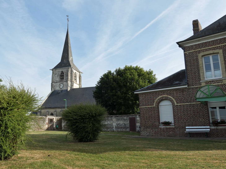 Devant l'église - Sainte-Marguerite-sur-Duclair