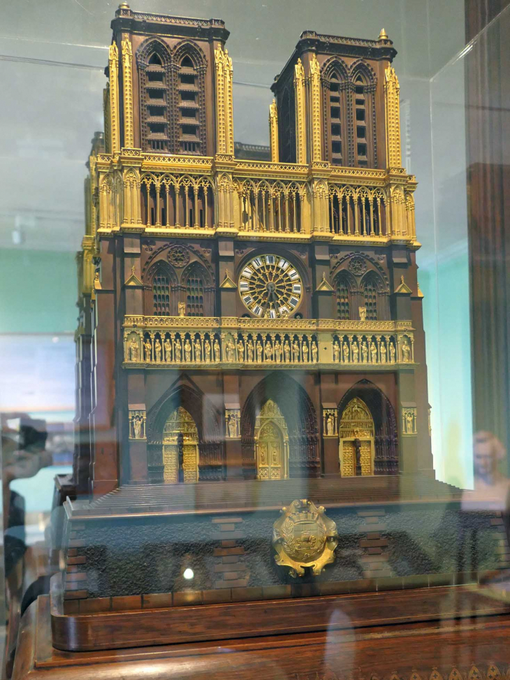 Maison Vacquerie : musée Victor Hugo la pendule Notre Dame - Villequier