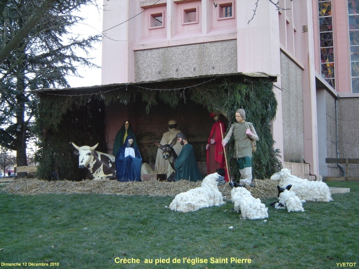 Crèche au pied de l'église Saint Pierre - Yvetot