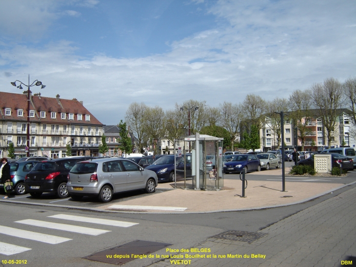 Place des BELGES vu depuis l'angle de la rue Louis Bouilhet et la rue Martin du Bellay - Yvetot