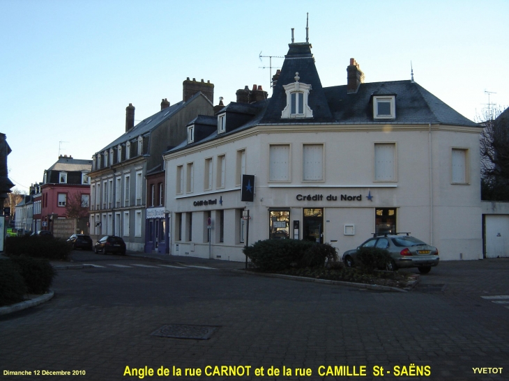 Angle de la rue CARNOT et de la rue CAMILLE SAINT - SAËNS - Yvetot